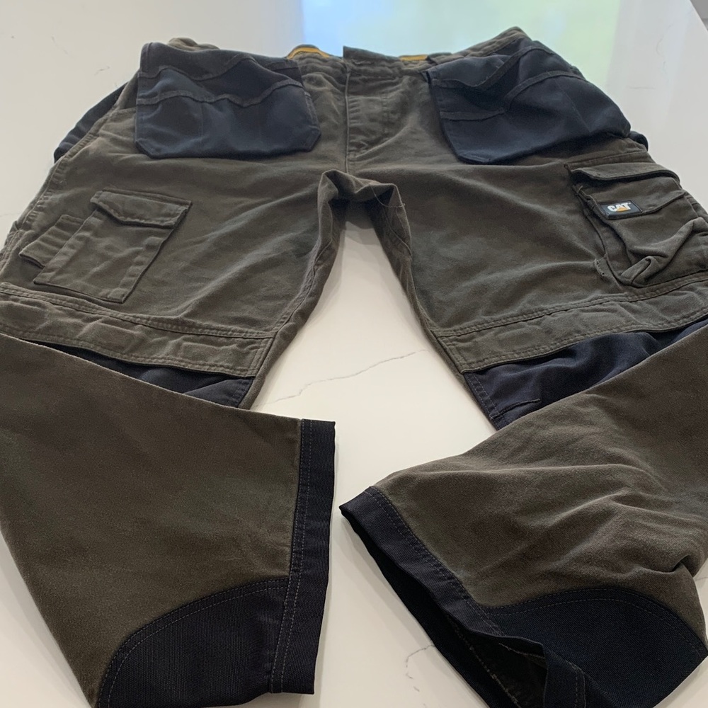 Cat work Men's Cargo Pants with Multi-Pocket Design - Olive and black size 38x30